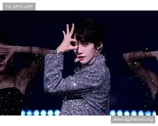 中国网络文明大会后台直拍刘宇气质出众帅气瞬间引爆全场魅力光芒